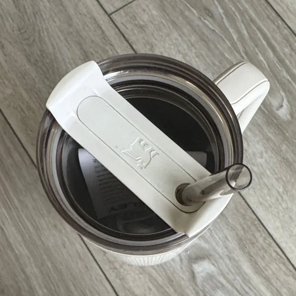 Stanley / Calia exclusive Cream Tumbler with Handle and Straw - Picture 5 of 7